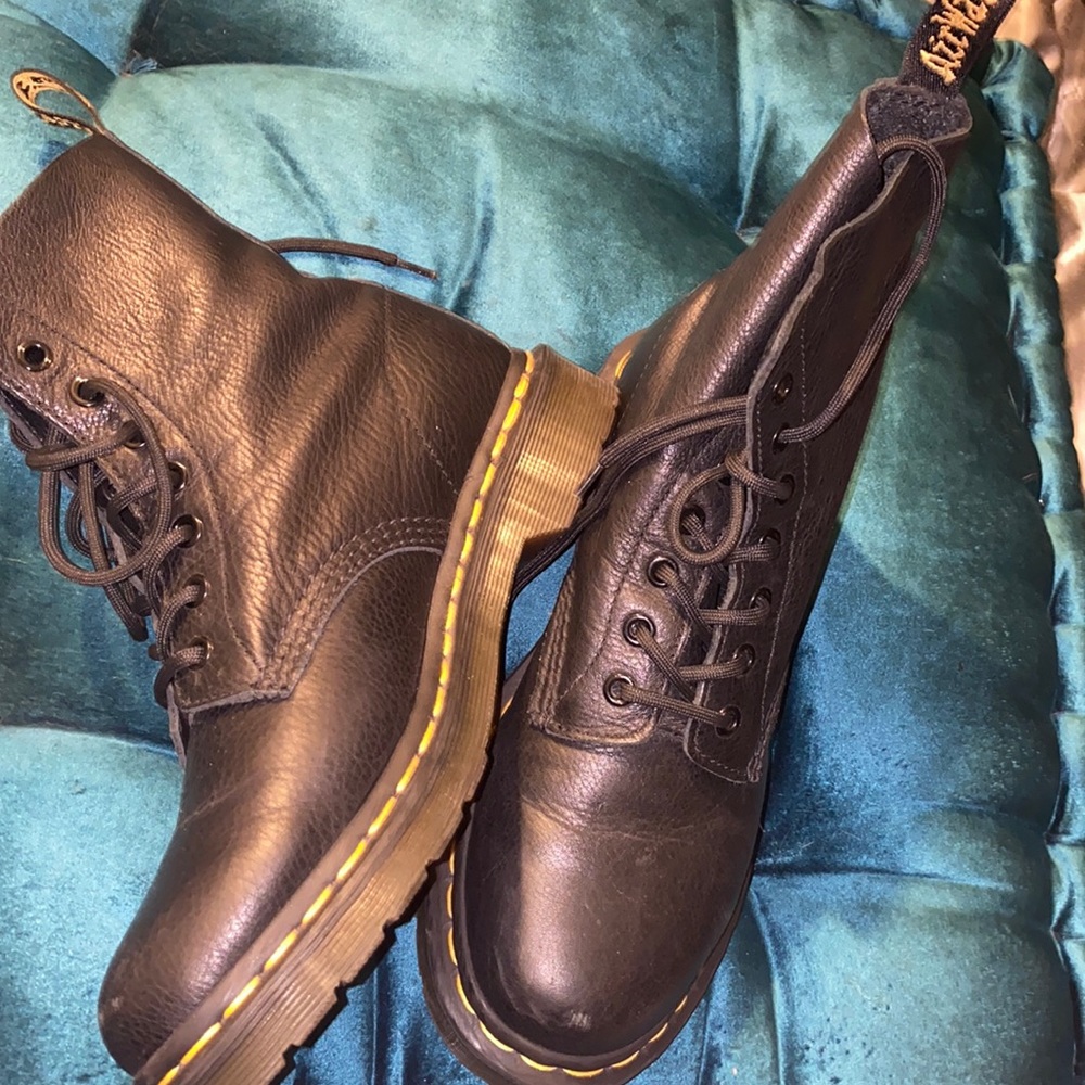 Black Dr Martens women’s size 8